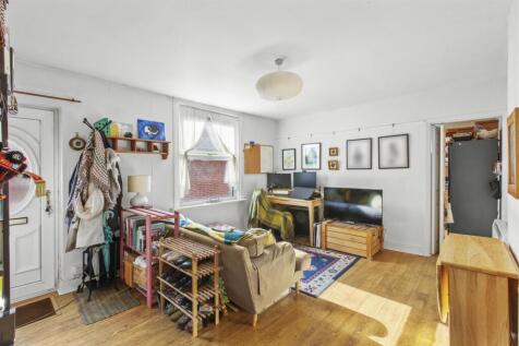18A Desborough Park Rd, HP12 3BQ-4.jpg
