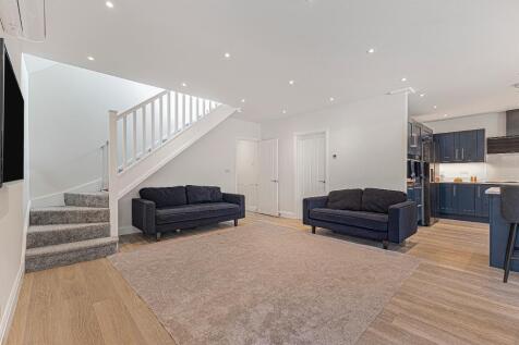 OPEN PLAN LOUNGE/DINING/KITCHEN