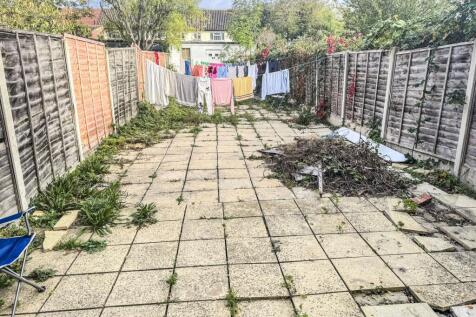 12 Sunningdale Avenue, Feltham, TW13 5JT