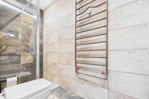 En-Suite To Master Bedroom