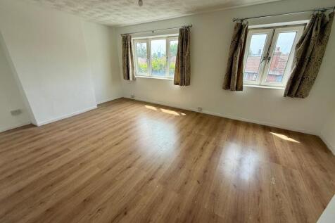 3-bedroom Maisonette near Plaistow