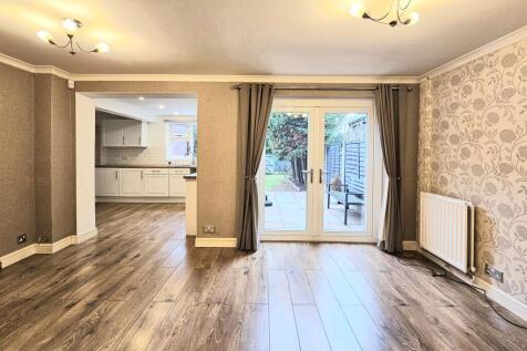 Open Plan Lounge to Kitchen