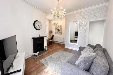 Living room 2.jpg