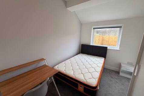 ** ENSUITE ROOM ** BILLS INCLUDED IN RENT ** AVAILABLE TO MOVE IN ASAP ** Ground Floor Room in newly renovated house share!