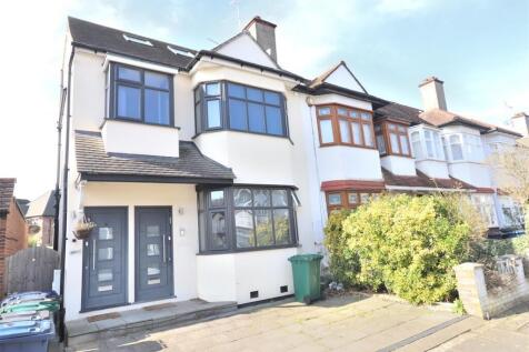 Cosway Estates are delighted to present this exceptional two-bedroom garden flat, located in a lovely house conversion in a peaceful cul-de-sac, just moments from Mill Hill Broadway. Finished to the h