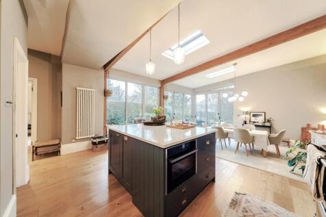 5 bed, 3 bath Detached in Birmingham - Photo 14