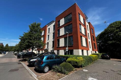 Situated on the third floor of a modern and well maintained development and ideally positioned for easy access to Bristol City Centre, the Harbourside and North Street.