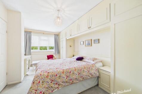 CAM02773G0-PR0304-STILL031