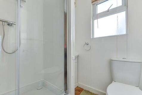 23 Hollingbury Road Bathroom 1 (2)