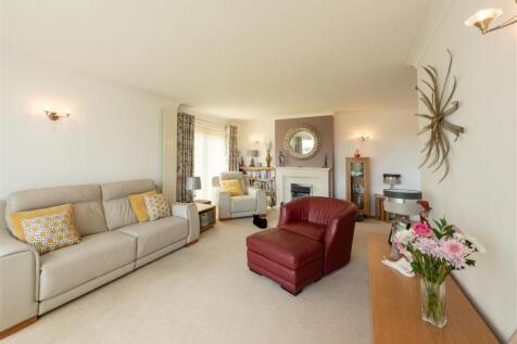 Sitting Room/Dining Room