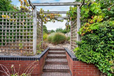 112 Bridgnorth Road-5.jpg