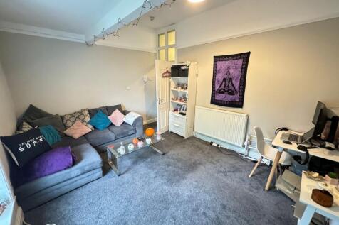 **PERIOD CONVERSION PROPERTY**HIGH SPEC APPLIANCES** FURNISHED**SECURE GATED DEVELOPMENT**10 MINUTE DRIVE TO THE CITY CENTRE**