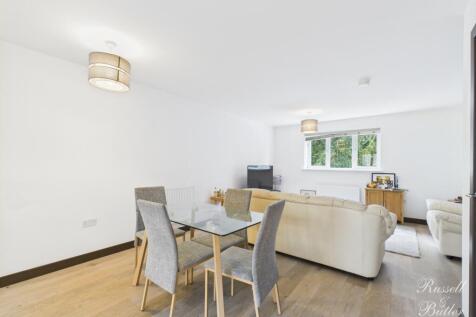 CAM01995G0-PR0336-STILL008