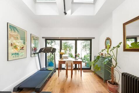 24 - gym _ master.jpg