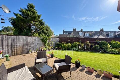 Glebe Court, Beith garden pic