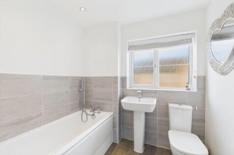 Modern looking family bathroom