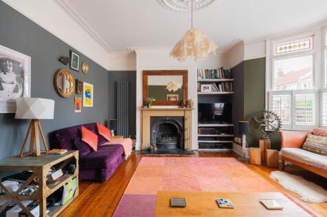 3B6ABN - Living Room A.jpg