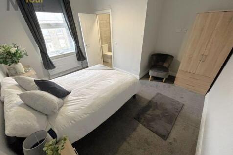 We are sincerely proud to offer yet again another exceptional house share. This property has been refurbished to an outstanding standard with the care, love and attention you would expect from one of