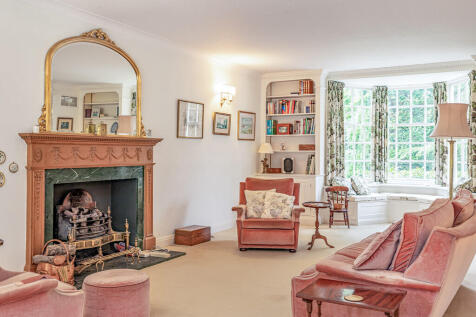 Living Area - Ang...