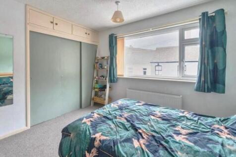 Bedroom 2.JPG