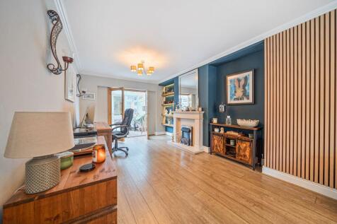 Lounge / Dining Room