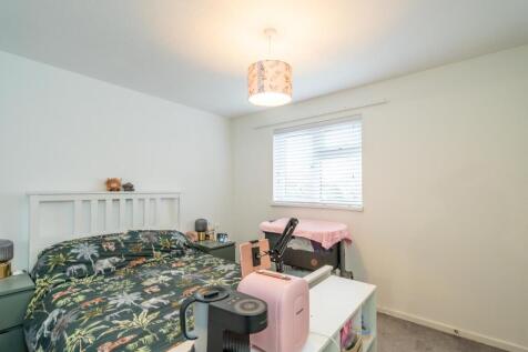 Bedroom 1.jpg