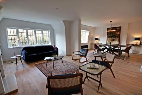 48 Wildcroft Manor - Reception-door