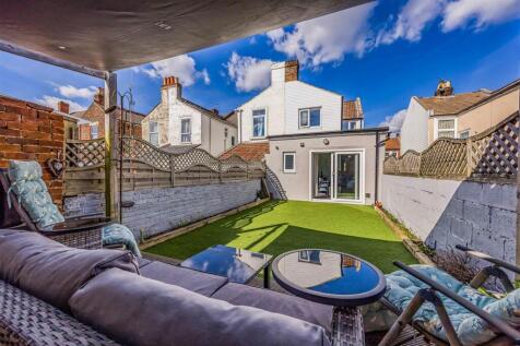 94 Powerscourt Road, Portsmouth-Small-PorticoMarke