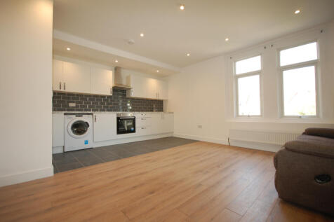 1 bedroom to rent on Green Lanes, Palmers Green,