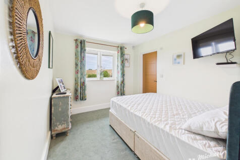 CAM03852G0-PR0394-STILL012