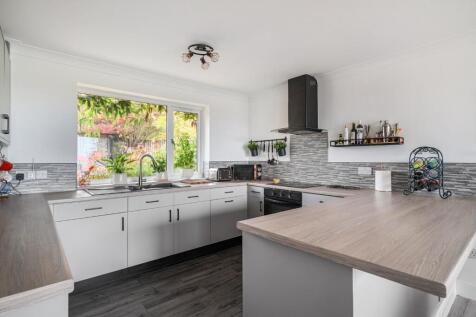 Kitchen 1.jpg