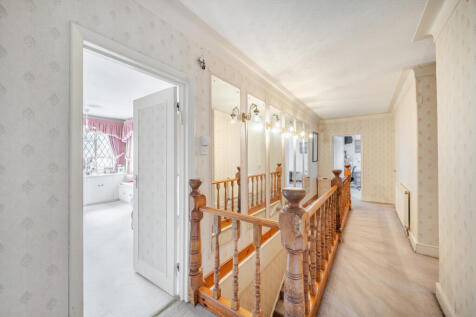 1358301-5-68d689c...