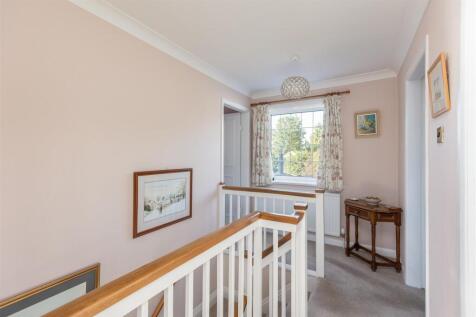 Barnstone House Landing-1.jpg