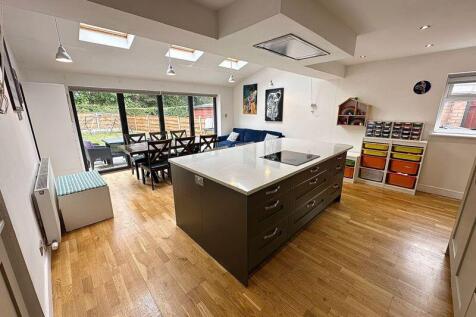 Kitchen/ Family Room