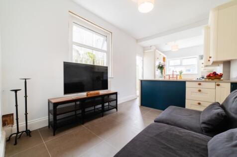 Lrg_Call 02920 454555 to secure your viewing_7
