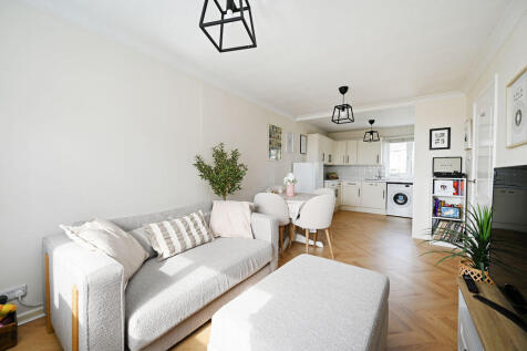 Open Plan Living / Dining