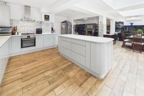 Kitchen (2).jpg