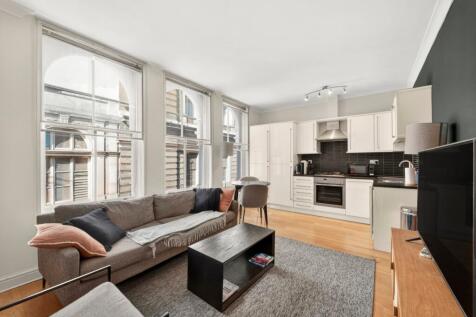 One Bedroom apartment in an incredibly central location, just off Embankment Gardens and moments from Trafalgar Square. The apartment is found on the 2nd floor, and offers an open plan kitchen to livi