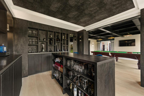 Bar/Games Room
