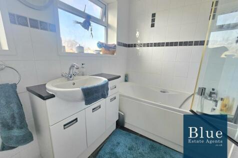 Family Bathroom Suite 