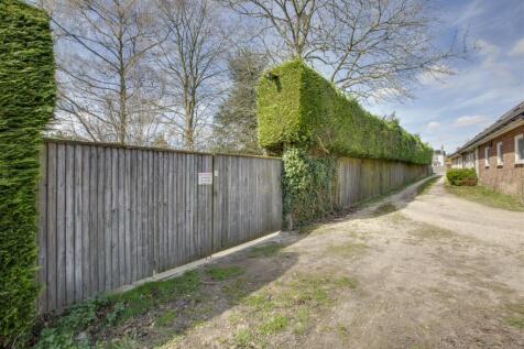 40 Wycombe Road, HP15 6RY-24.jpg