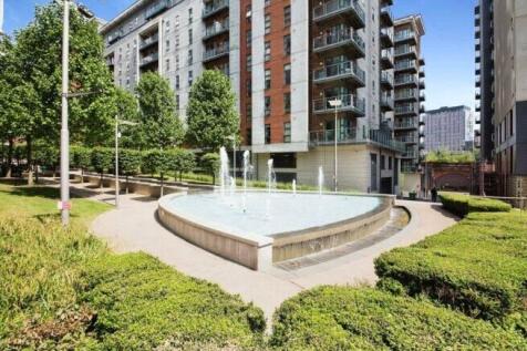 Available from 18TH AUGUST! Prime Residential are delighted to present this 2-bed, 2-bath in Jefferson Place, M4. This This furnished apartment is perfect for a couple or two working professionals.