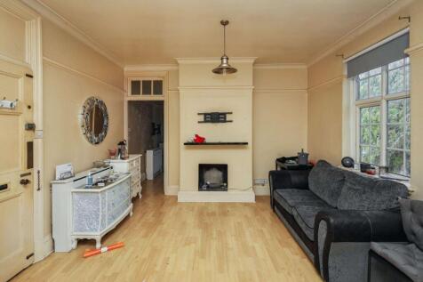 Flat 16 Astra Court East, Astra Close, Hornchurch, Essex, RM12 5NJ