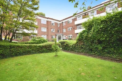 *AVAILABLE OCTOBER* Modern furnished apartment with open plan kitchen and living area, Juliet balcony, two bedrooms and a stylish bathroom. Ideal for professionals or sharers.