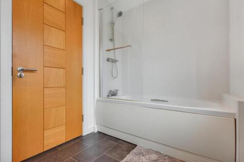 Bathroom_3.jpeg