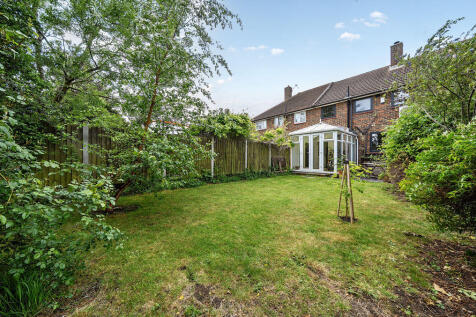 Garden looking to house
