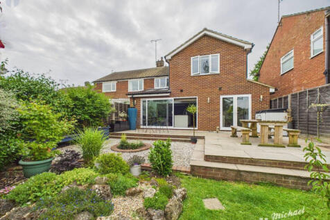 CAM03218G0-PR0684-STILL009-thumbnail-h750-70