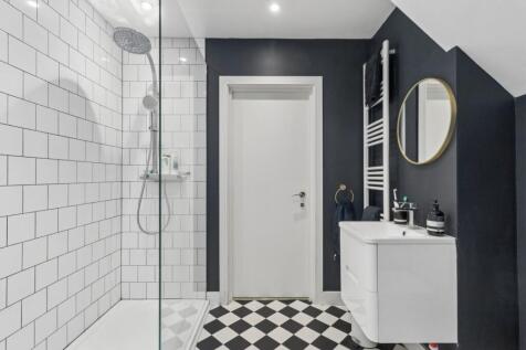 Jack & Jill Ensuite Shower Room.