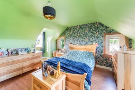 5 bed, 3 bath Detached in Cardiff - Photo 18