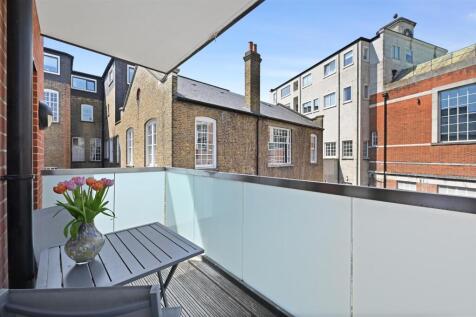 AR - Dauphine House1.JPG